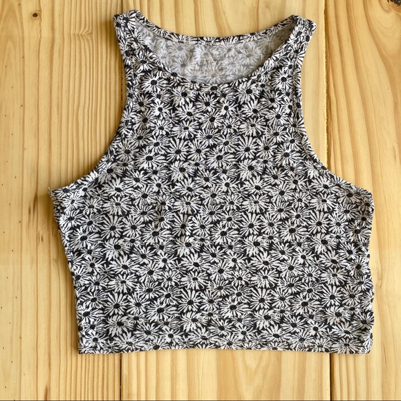 Black & White Floral Halter Crop Top Aeropostale - Picture 3 of 4